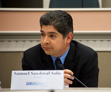 Conferencia del profesor de la Universidad de California Davis, Samuel Sandoval, en la Sala Vicente Fullana