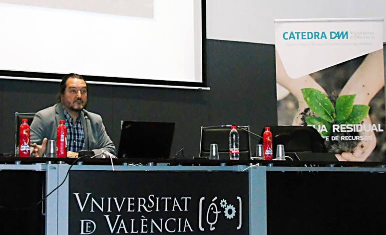 Miguel Martín imparte una conferencia sobre humedales artificiales