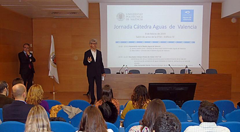 La Cátedra de Aguas de Valencia acerca a los estudiantes la realidad de la empresa