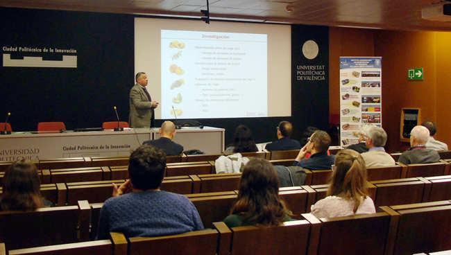 Fernando Martínez presentando las conclusiones del taller sobre Agricultura de Precisión